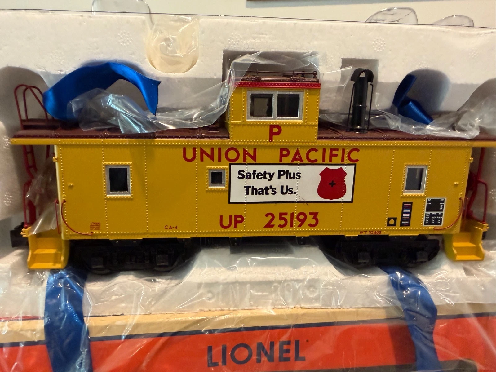 Lionel 6-17699 Union Pacific CA-4 Caboose NIB — photo 2