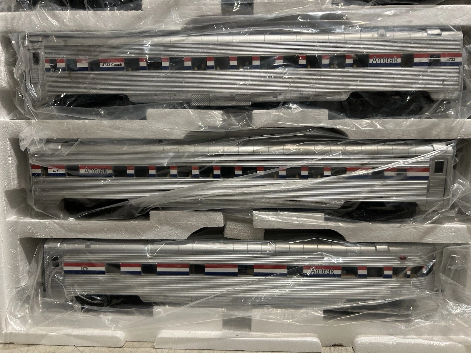 MTH 20-65198 Amtrak 5-Car 70' Streamlined Passenger Set (Ribbed Sided) NIB — photo 2