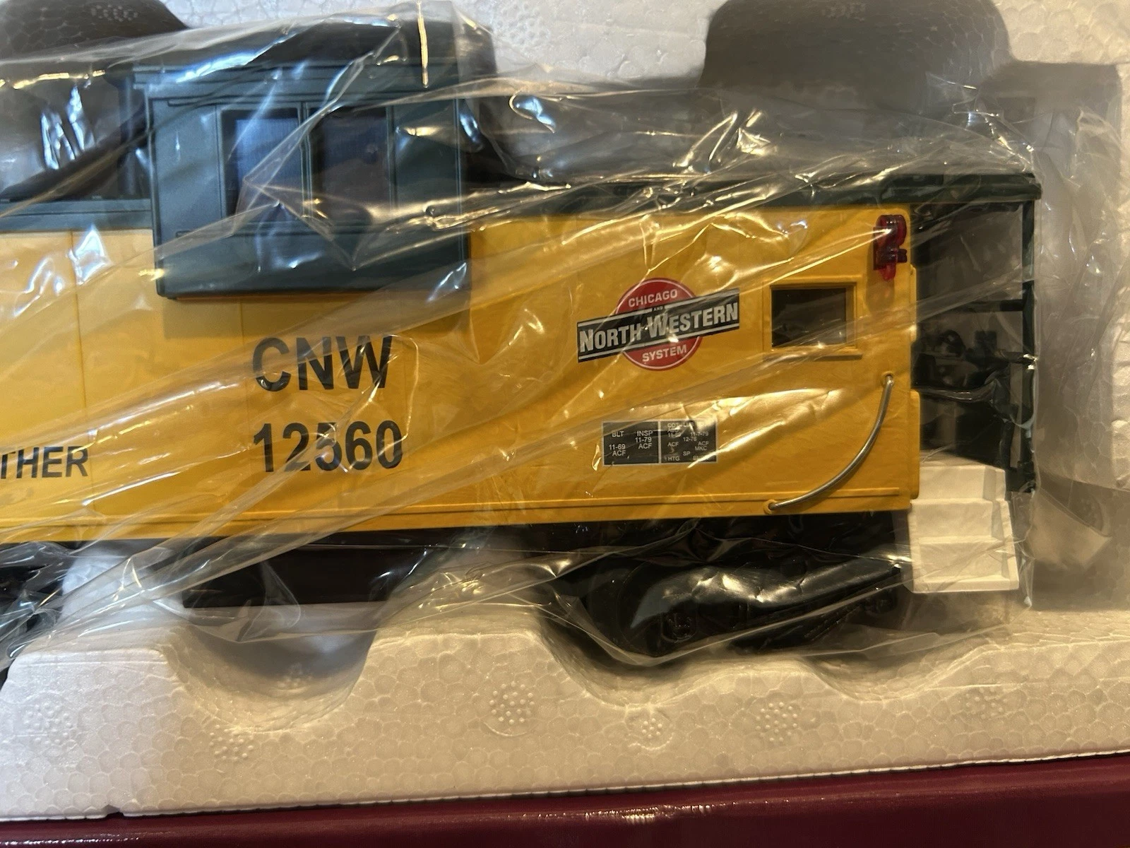 MTH 20-91011 Chicago Northwestern Extended Vision Caboose NIB — photo 2