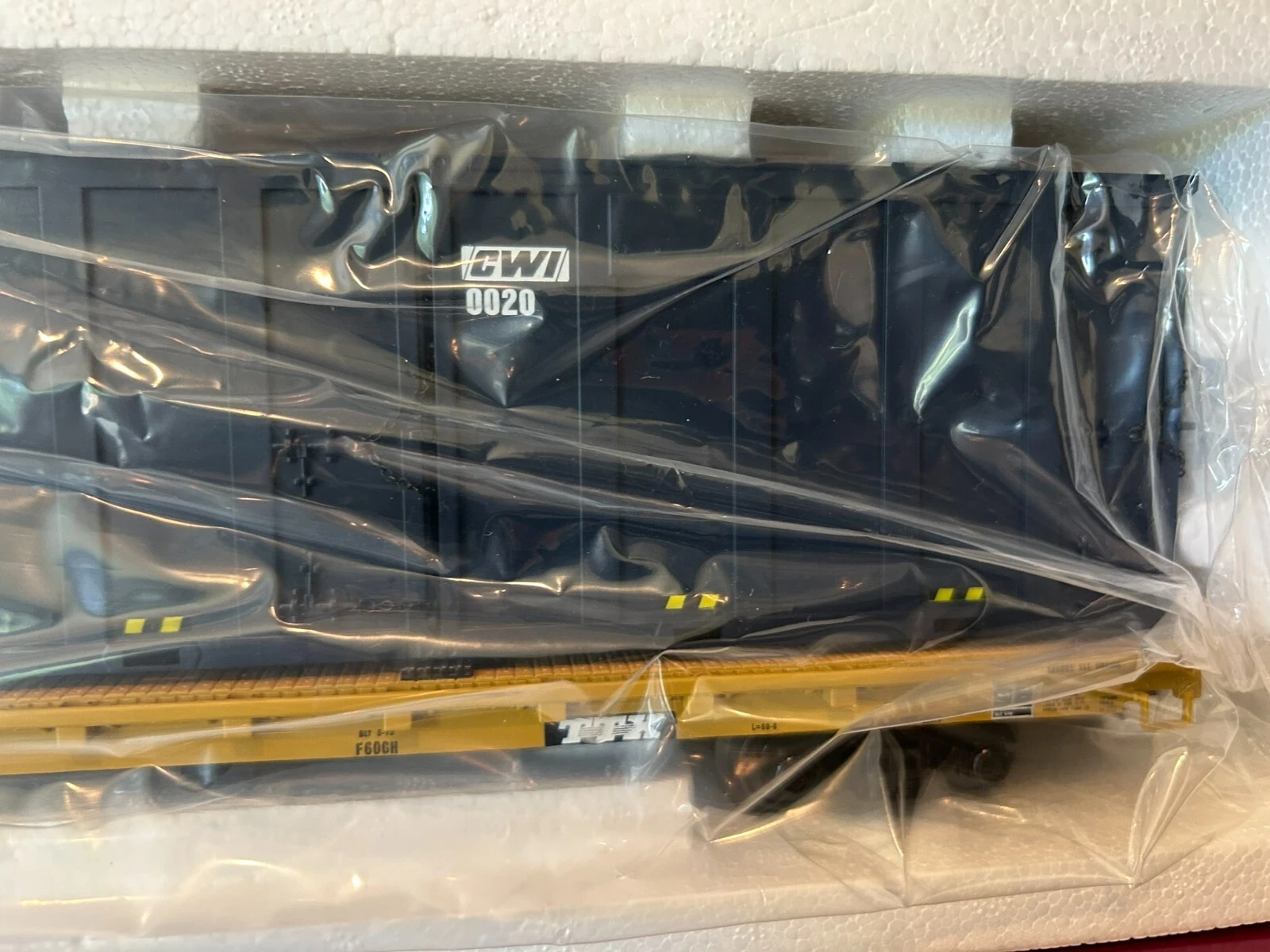 MTH 20-98635 O CWI 60' Flat Car With Trash Containers #94285 — photo 2
