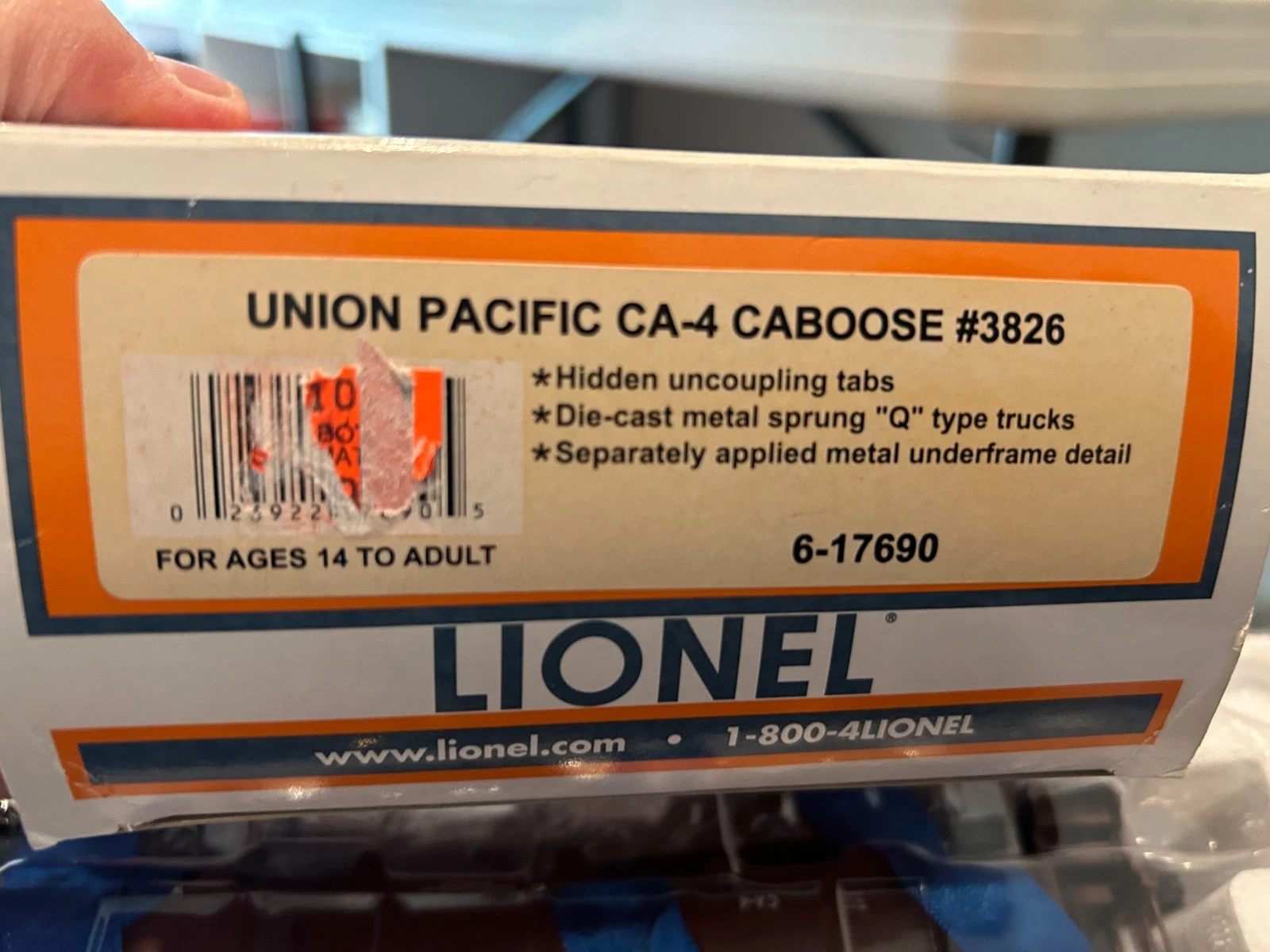LIONEL #17690 UNION PACIFIC HERITAGE CA-4 CABOOSE (SMOKES) NIB — photo 4