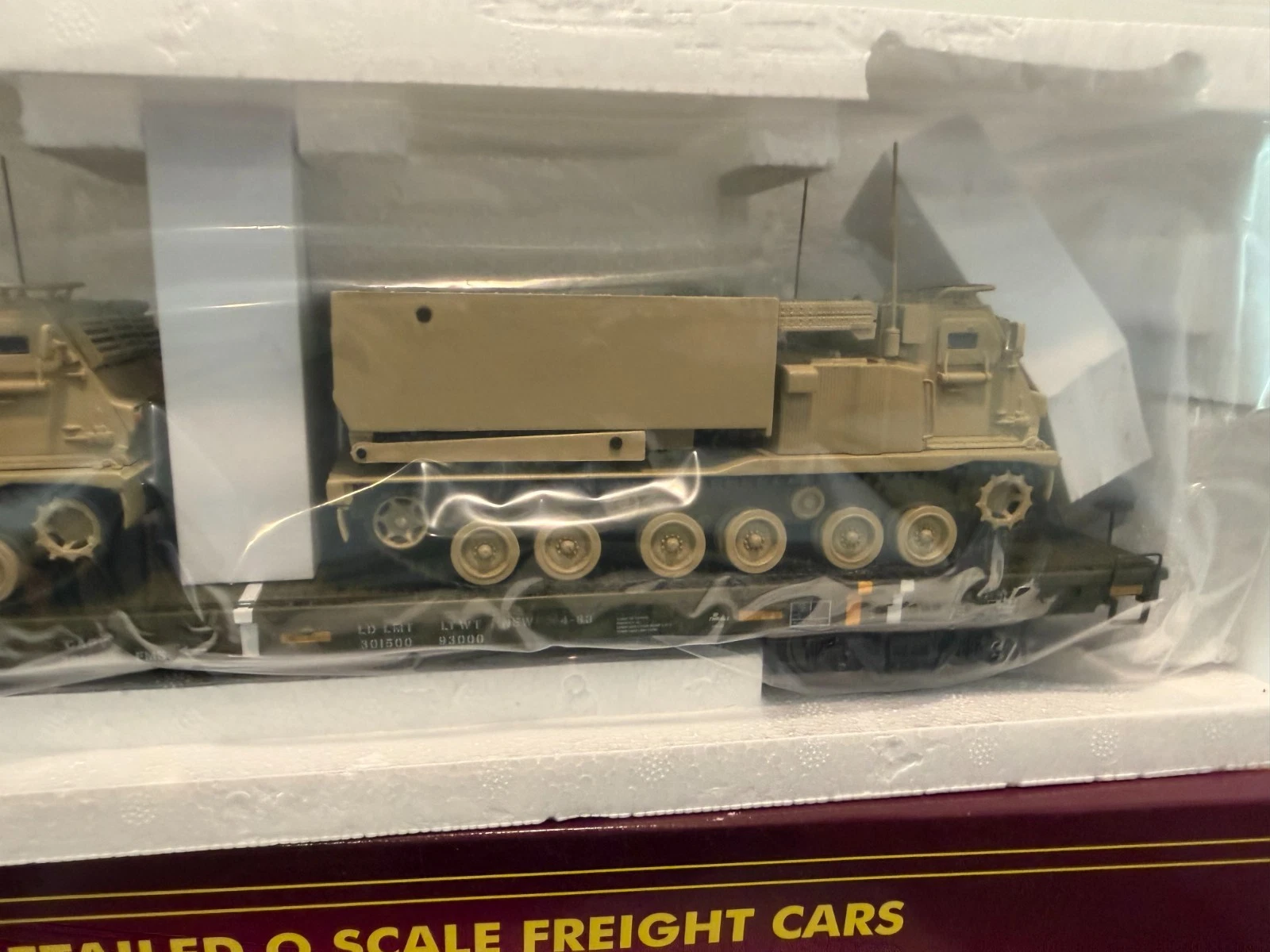 MTH 20-92284E US Army Flatcar w/ 2 M270 Rocket Launchers (Tan) NIB — photo 2