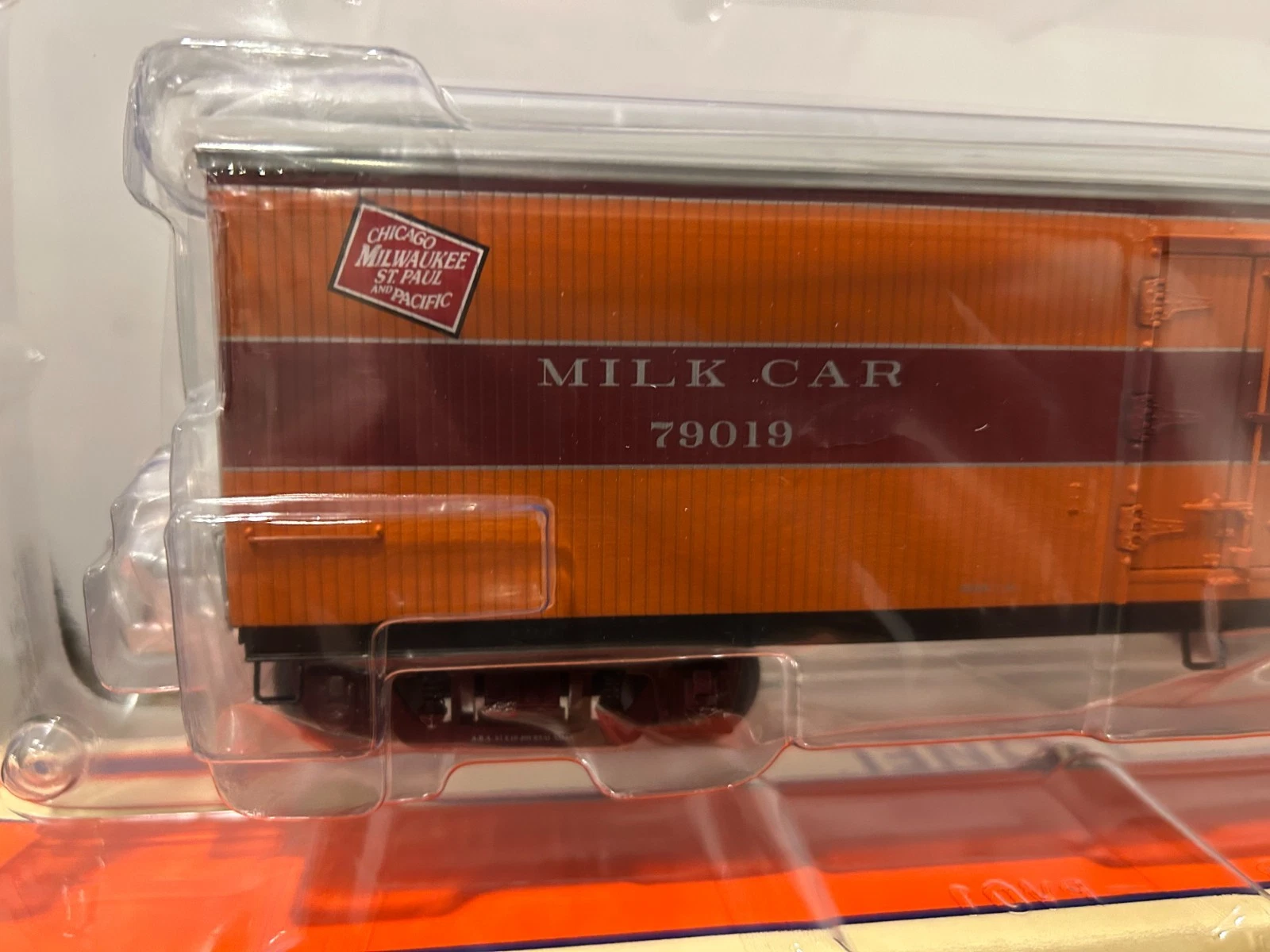 Lionel 6-52343 Milwaukee Road Hiawatha Milk Car NIB — photo 2