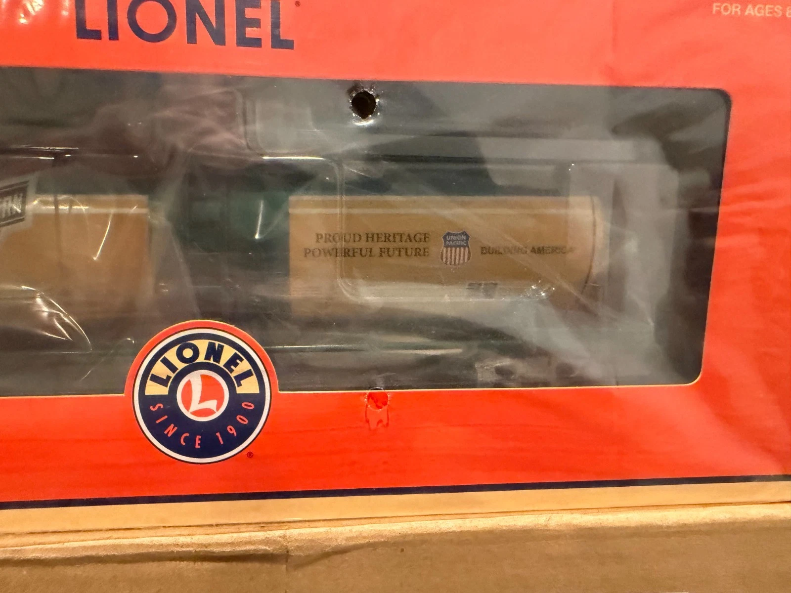 Lionel 6-52455 CNW Heritage Unibody Tanker NIB — photo 2