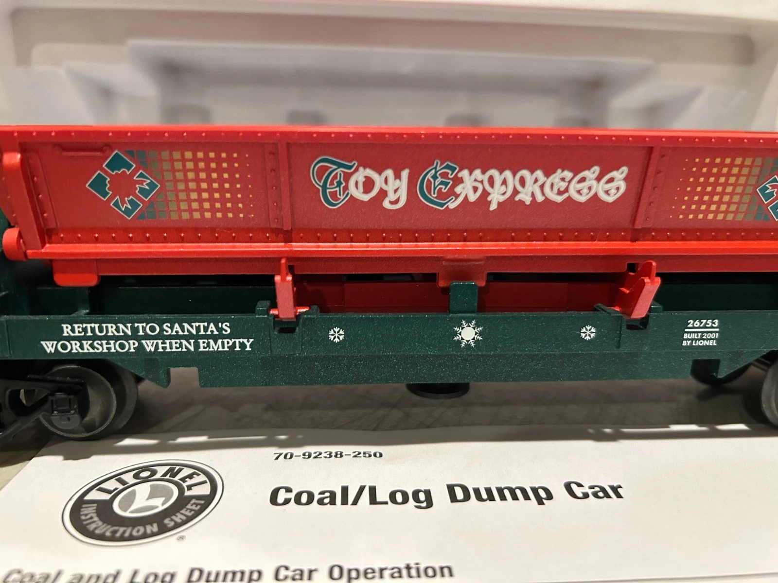 Lionel 6-26753 Christmas Presents Dump Car LN/Box — photo 3