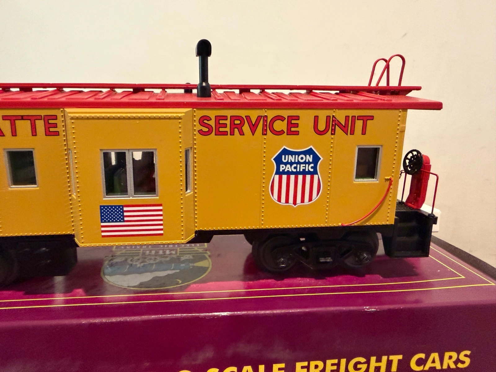 MTH 20-91619 Union Pacific Bay Window Caboose #400 LN/Box — photo 2