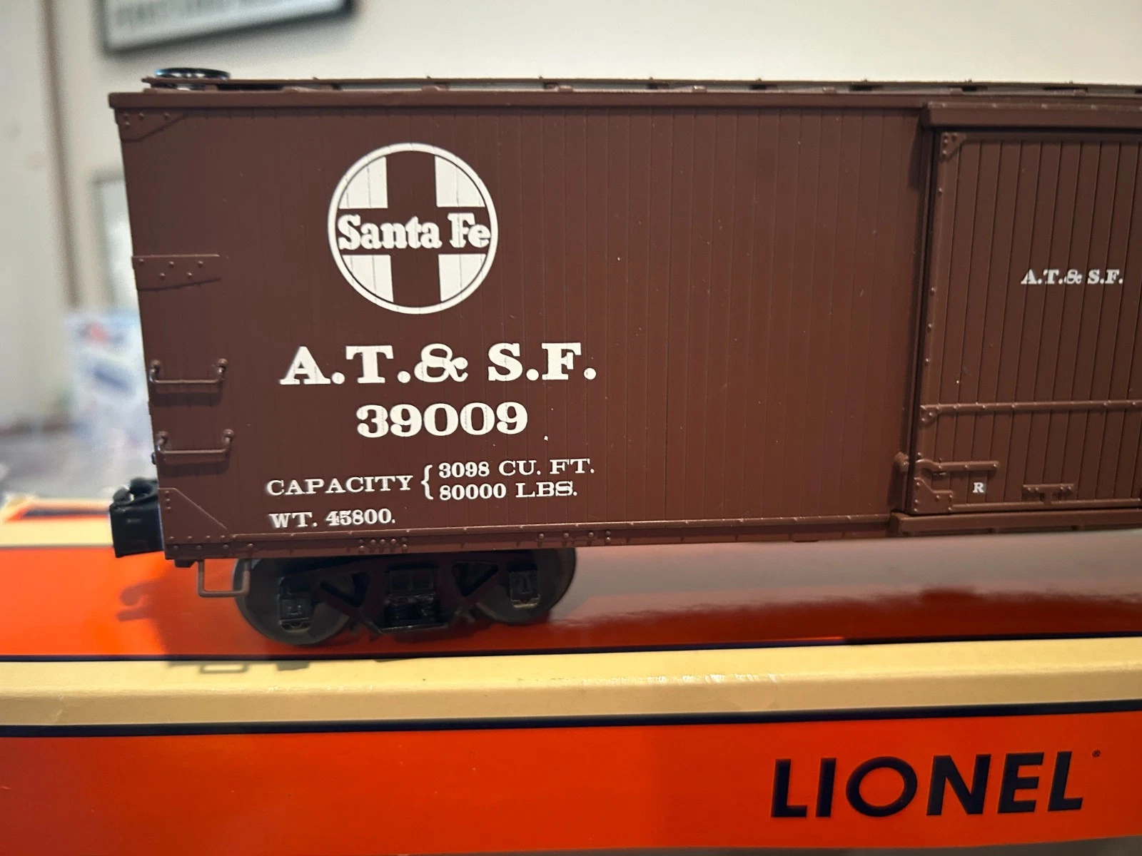 Lionel 6-17747 Santa Fe Double-Sheathed Box Car NIB — photo 3