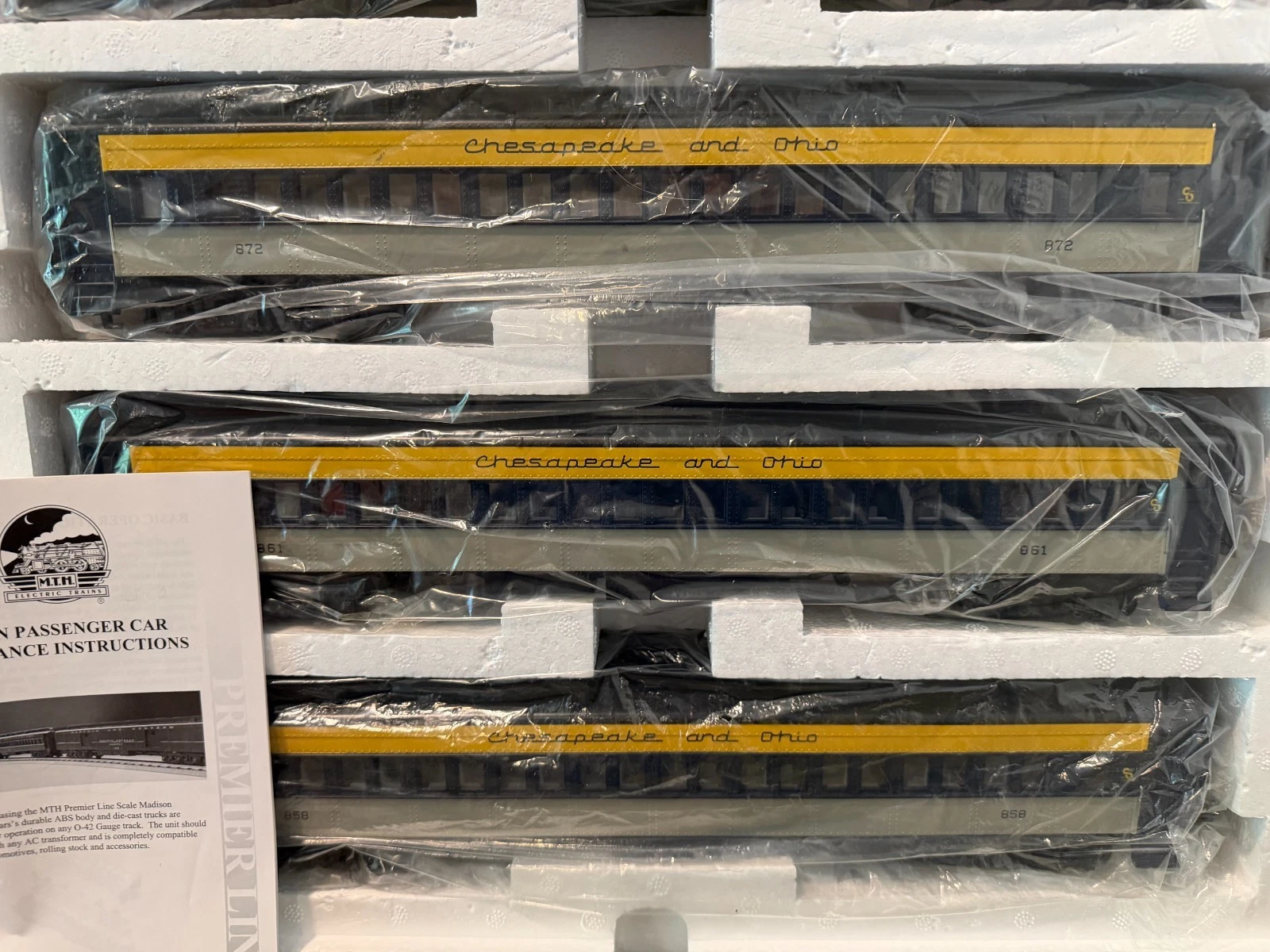 MTH 20-4028 Chesapeake and Ohio Madison Coach 5 Pack NIB — photo 3