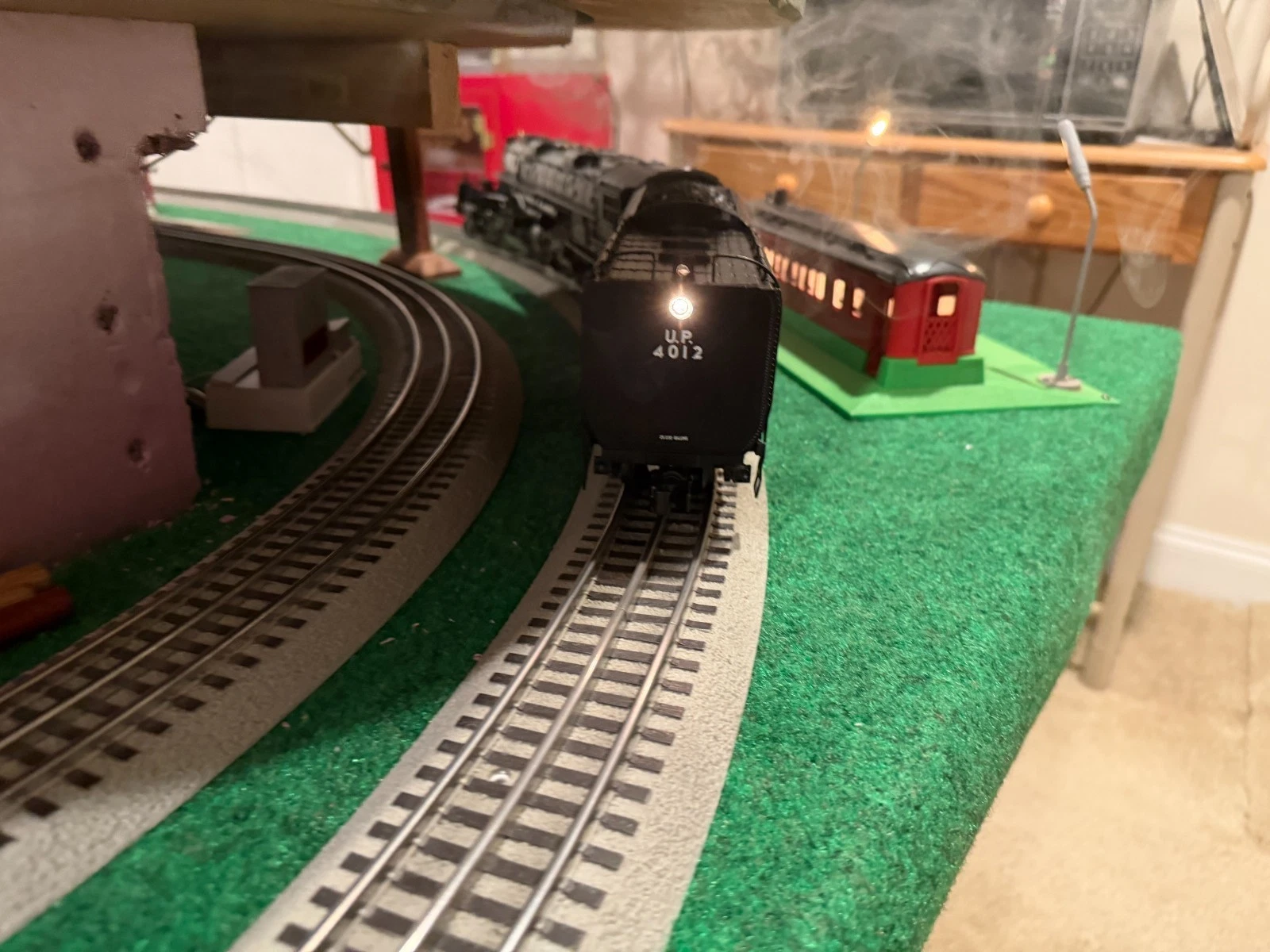 MTH 20-3089-1 Union Pacific Challenger #3713 w/ Proto 2 (Wrong Tender) — photo 4