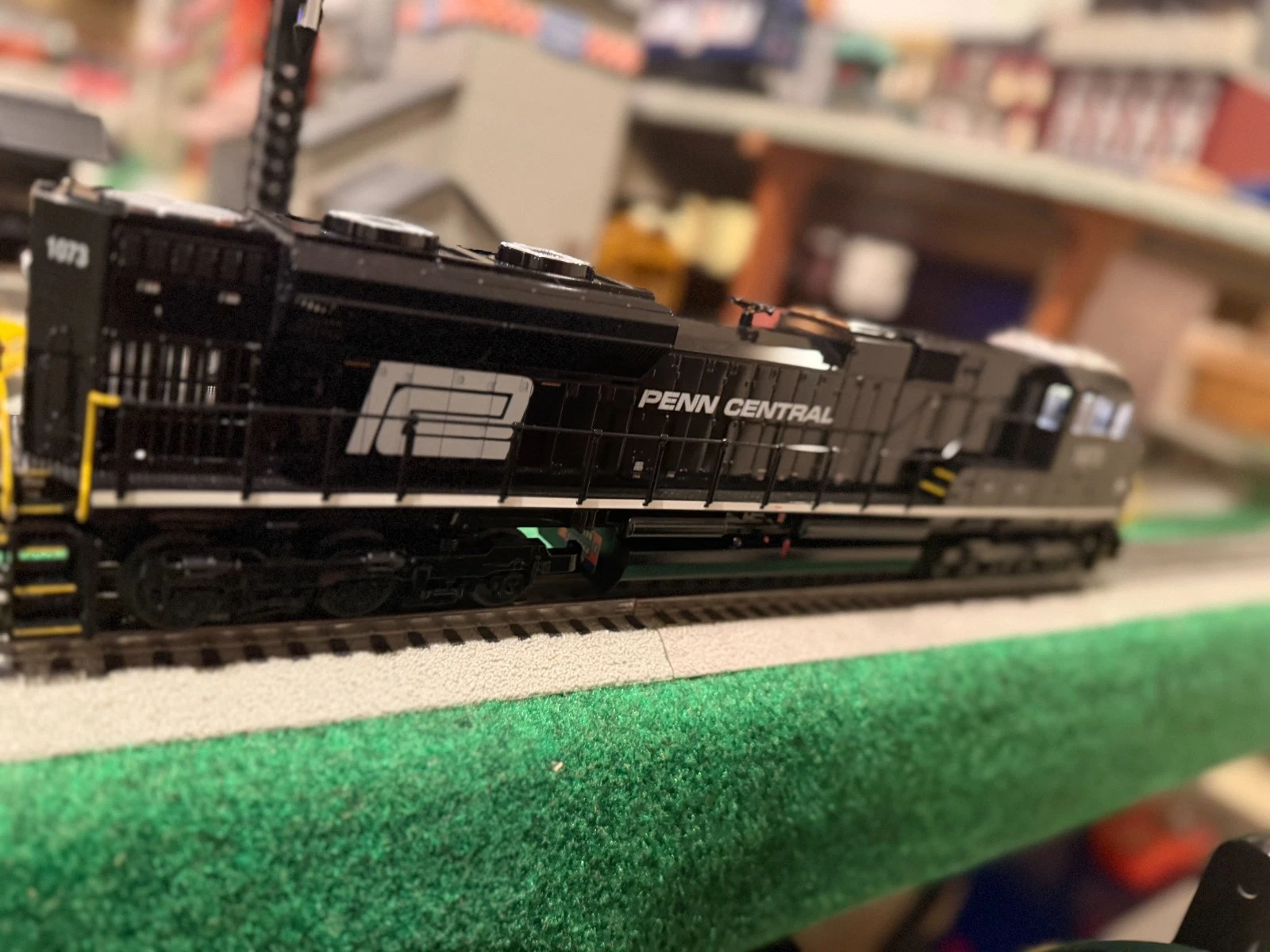 Lionel 2533121 NS Penn Central Legacy SD70ACE #1073 LN/Box — photo 3