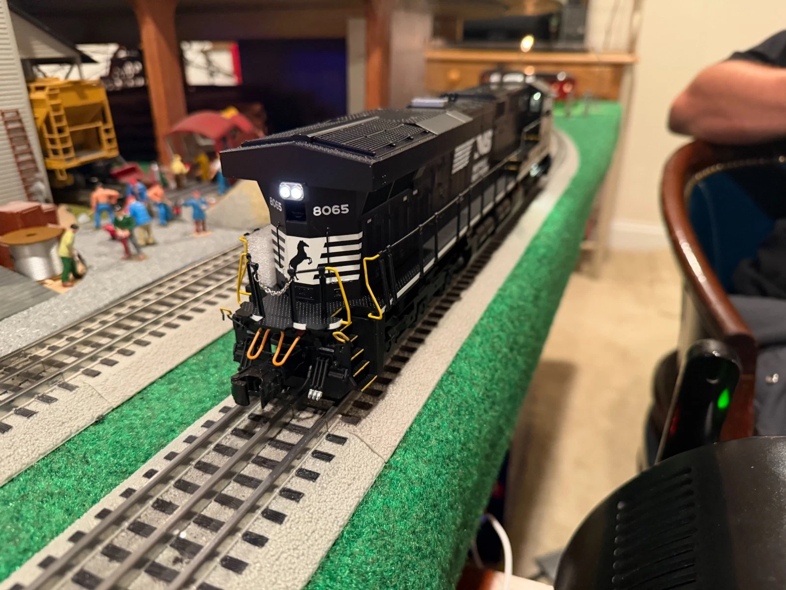 LIONEL 6-82210 NS LEGACY ES44AC #8065 NIB — photo 3