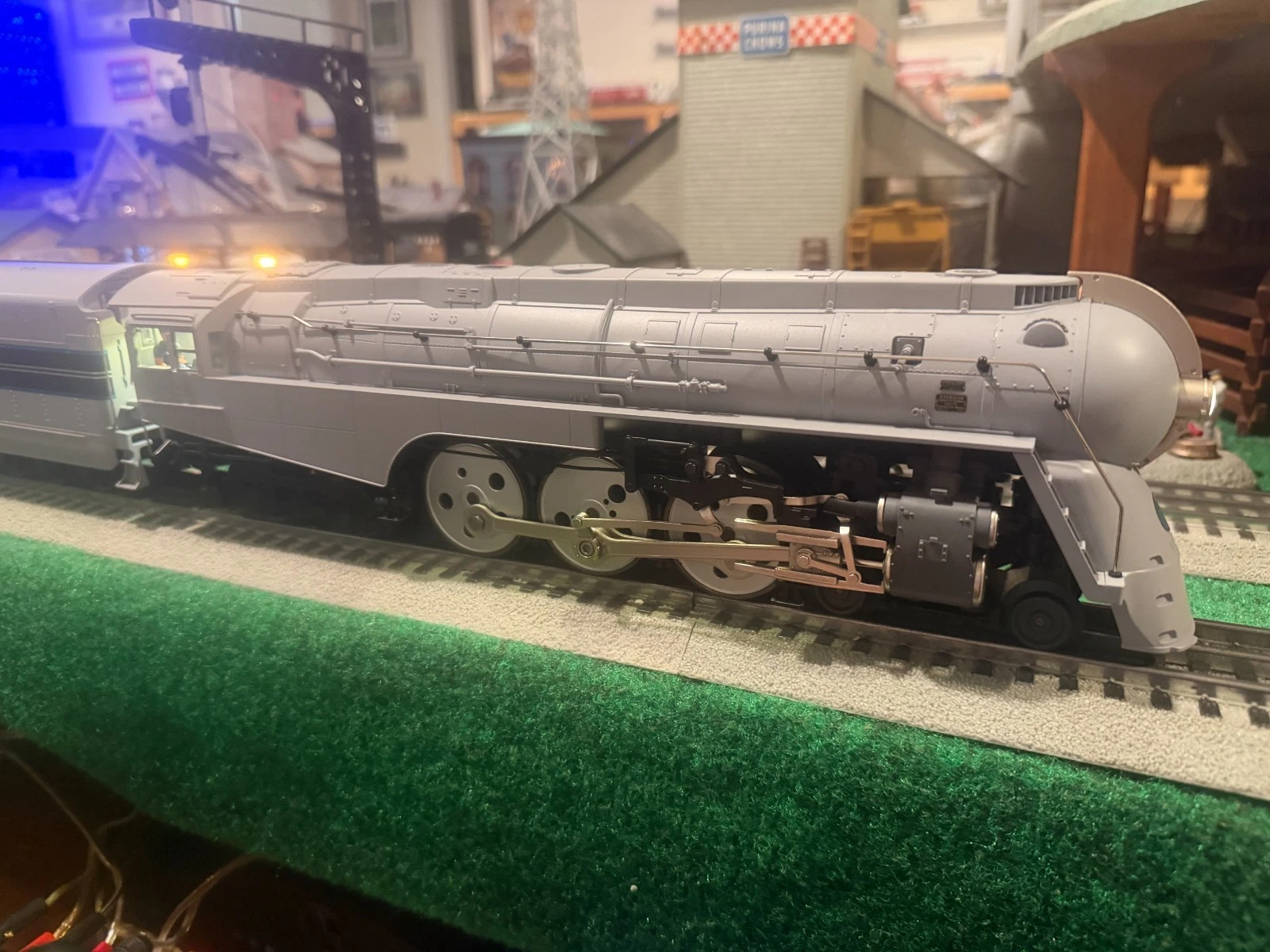 Lionel 2331402 NYC Legacy Dreyfuss J3 Hudson Steam Locomotive #5452 NIB