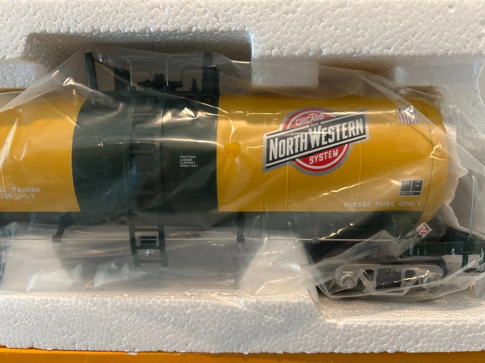 MTH O Scale 20-96167 Chicago Northwestern (UP Heritage) Tank Car NIB — photo 3
