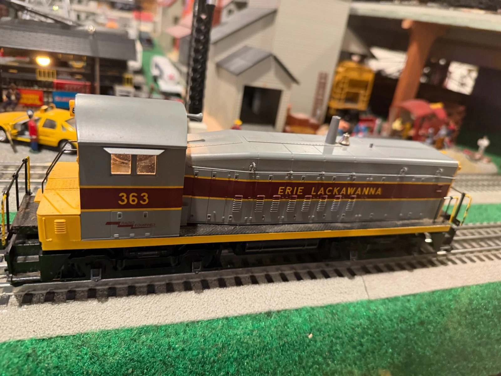 MTH 30-2147-1 Erie Lackawanna SW-8 Switcher Diesel Engine w/Proto LN/BOX — photo 4