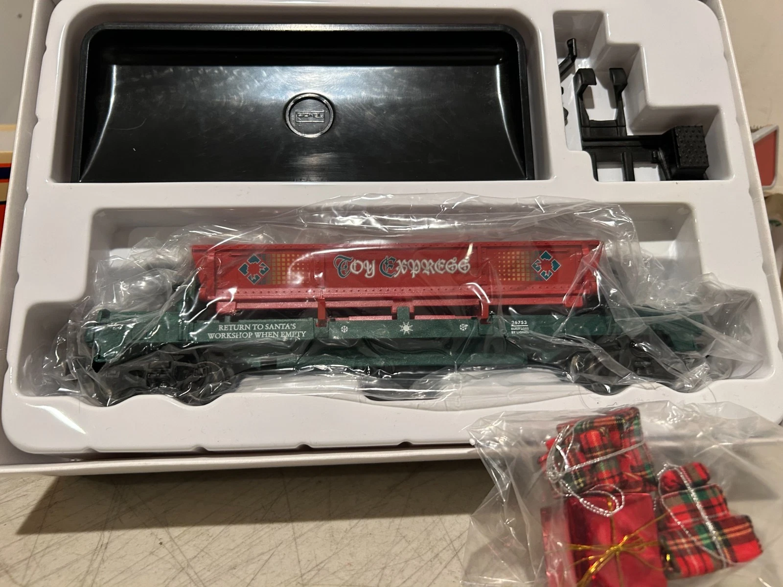 Lionel 6-26753 Christmas Presents Dump Car LN/Box — photo 2
