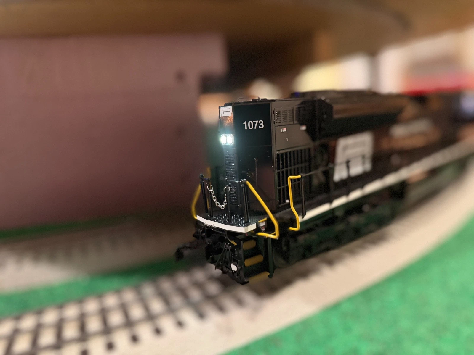 Lionel 2533121 NS Penn Central Legacy SD70ACE #1073 LN/Box — photo 4