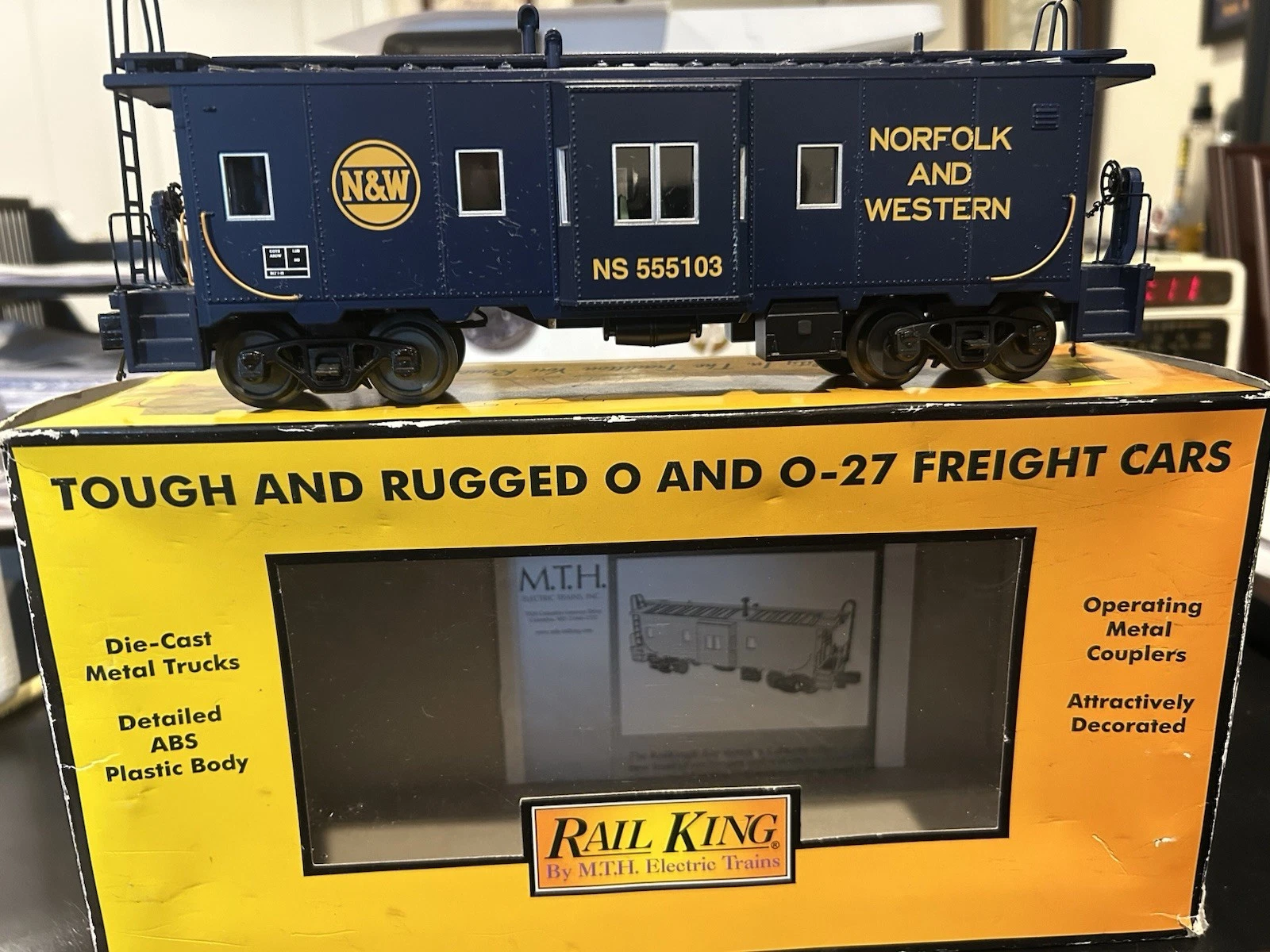 MTH N&W 30-77247 NS Heritage Series Bay Window Caboose #555103 LN/BOX — photo 4