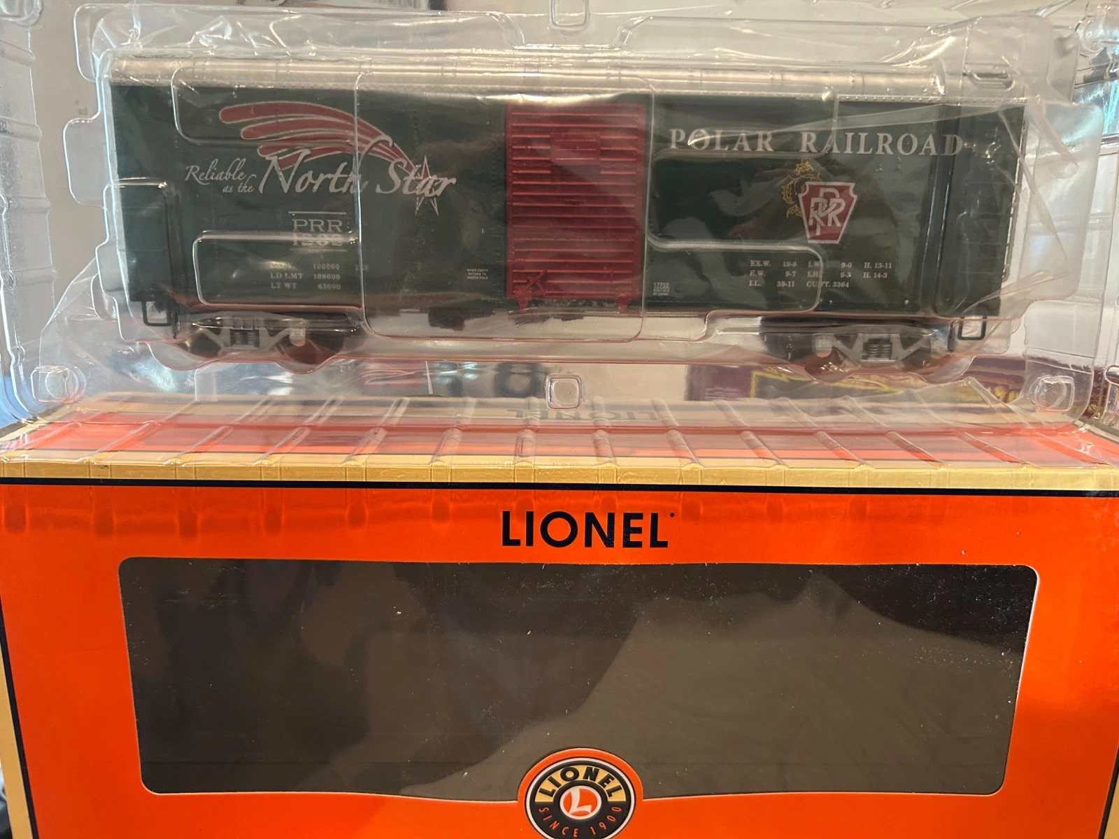 Lionel 6-17752 Polar Railroad Round Roof Boxcar NIB