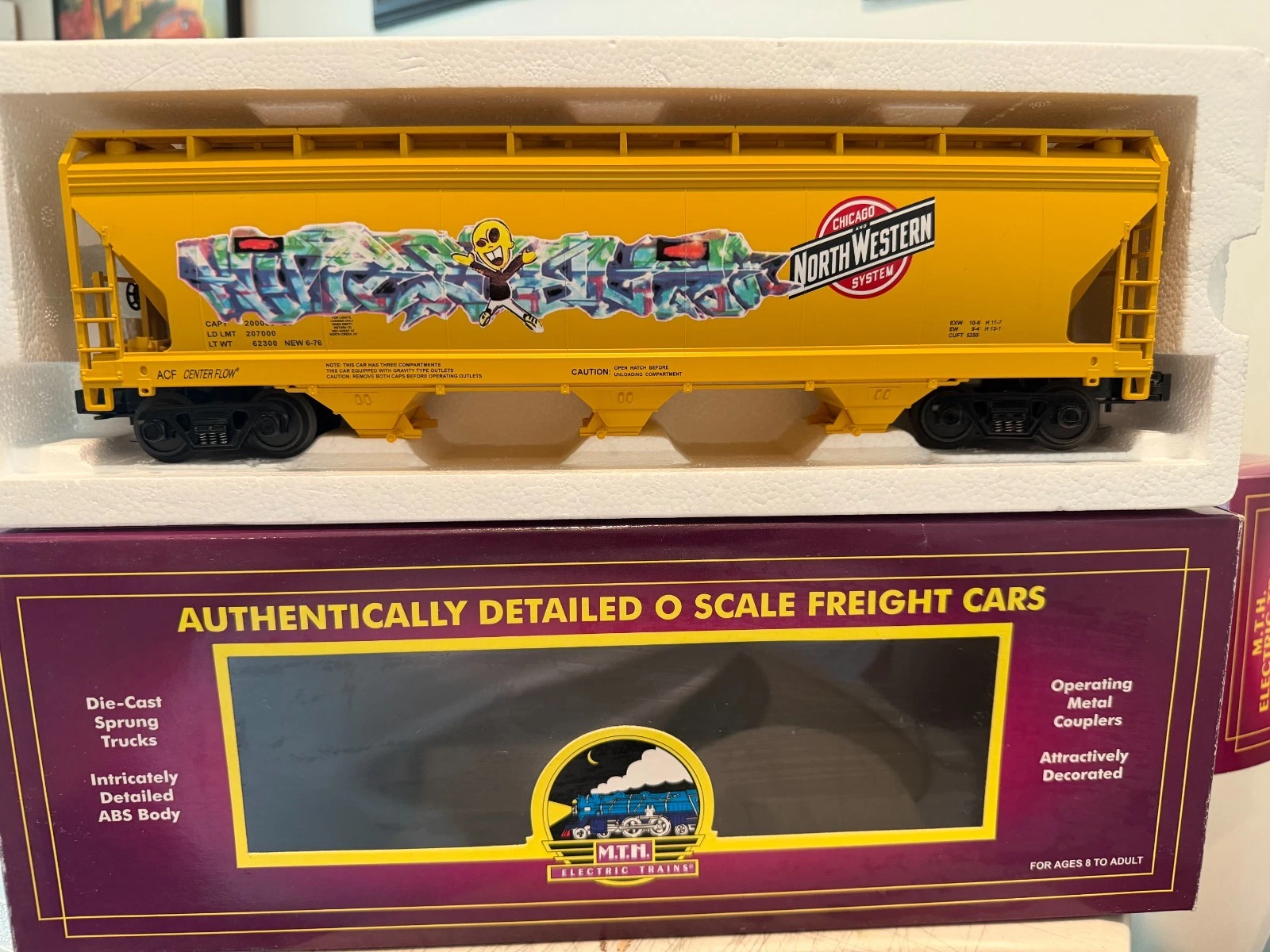 MTH 20-97522 Chicago Great Western #7206 3 Bay Centerflow Hopper w/ Graffiti NIB