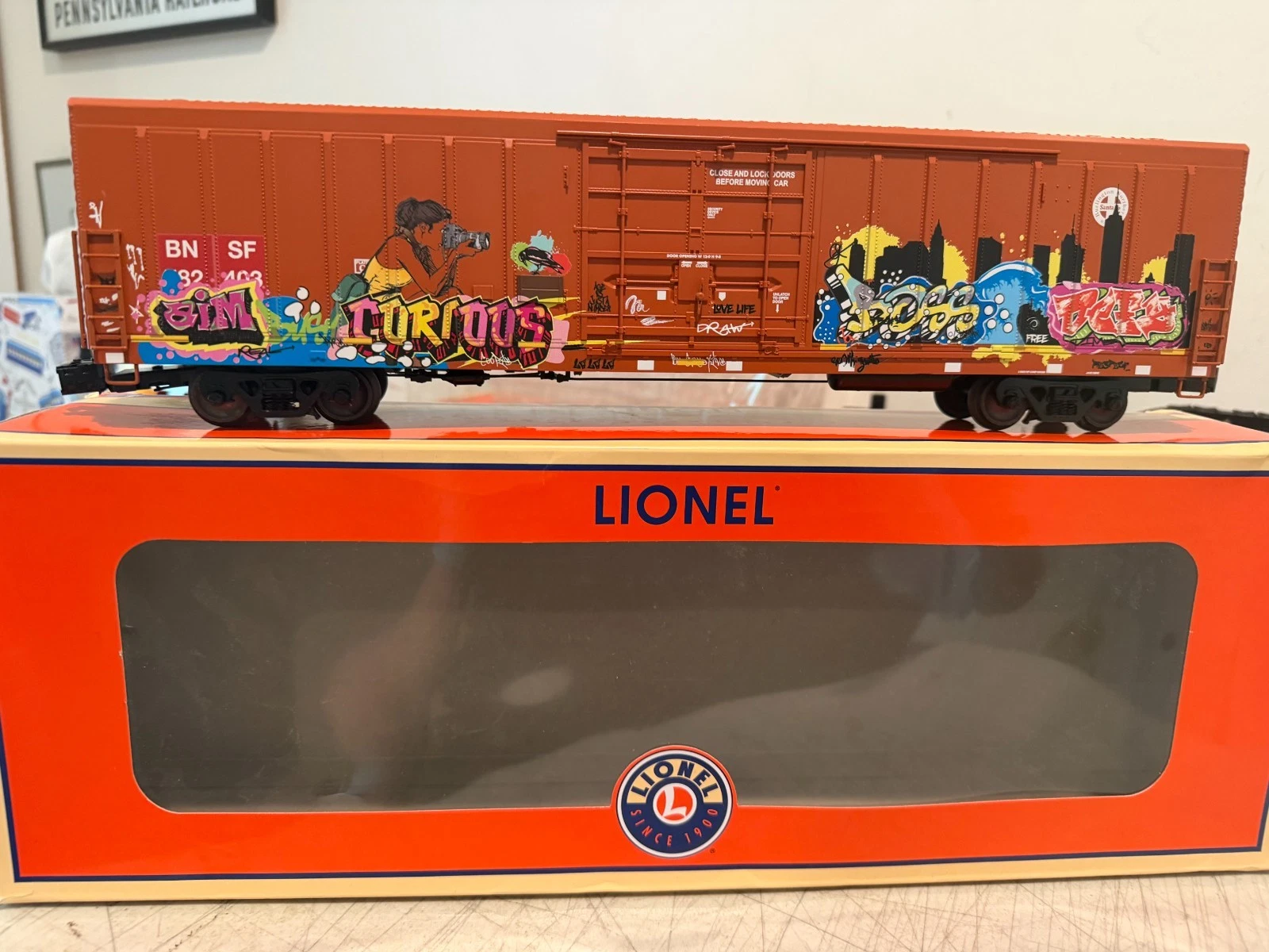 Lionel 2026561 BNSF Beer Reefer w/ Graffitti LN/Box