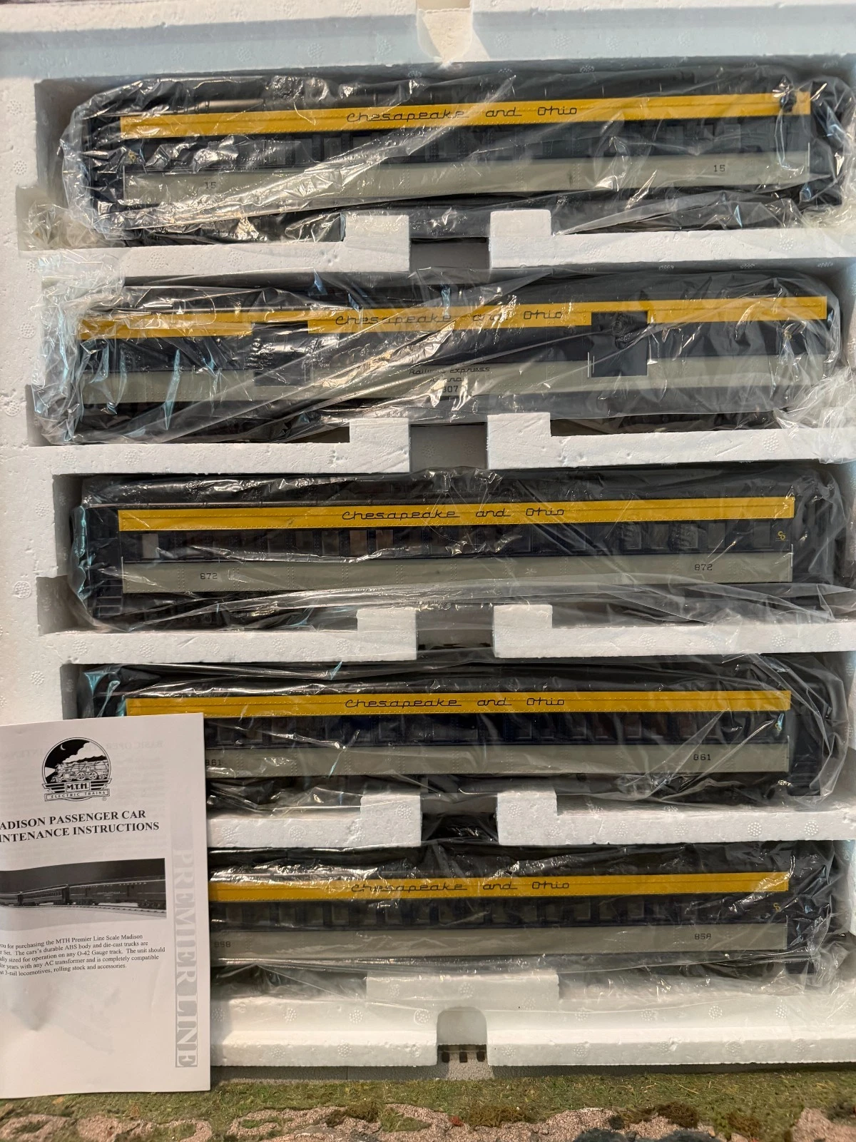MTH 20-4028 Chesapeake and Ohio Madison Coach 5 Pack NIB