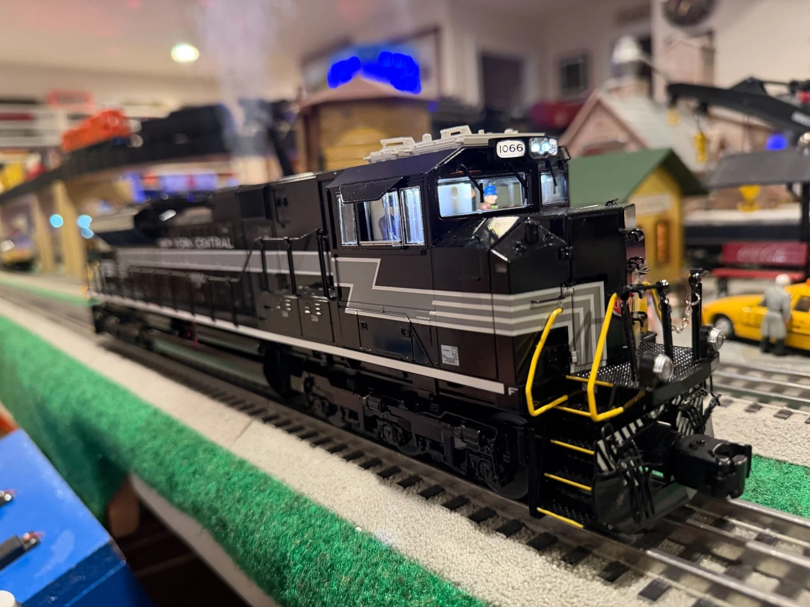 Lionel 2433080 Legacy SD70ACE New York Central Diesel Locomotive #1066 NIB