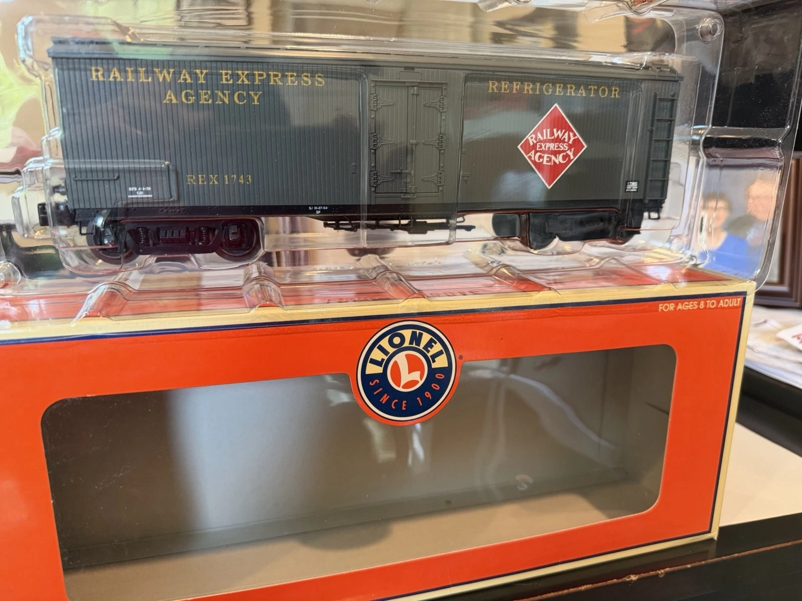 Lionel 6-17365 O Gauge Railway Express Agency Milk Car #1743 NIB