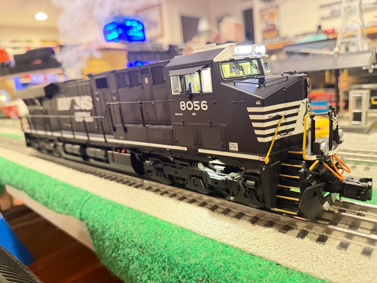 LIONEL 6-82209 NS LEGACY ES44AC #8056 NIB