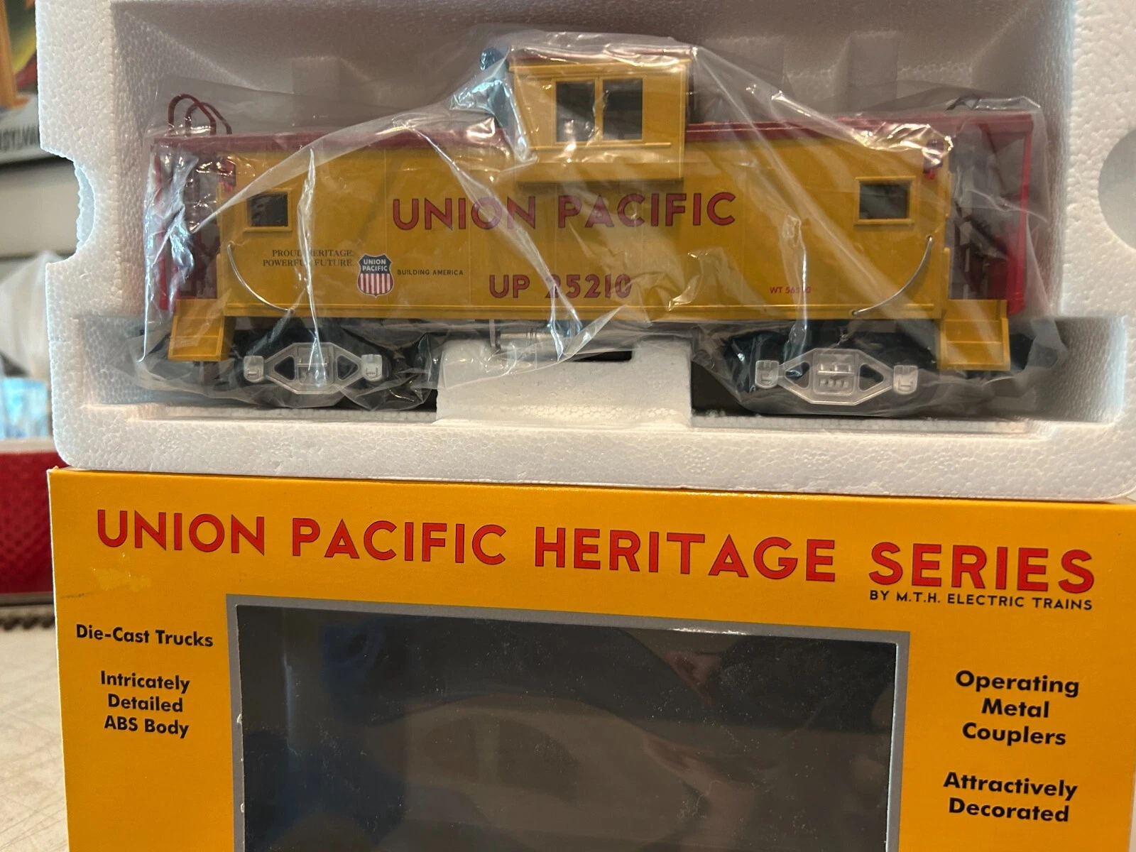 MTH 30-4194C Union Pacific Extended Vision Caboose New in Wrong Box