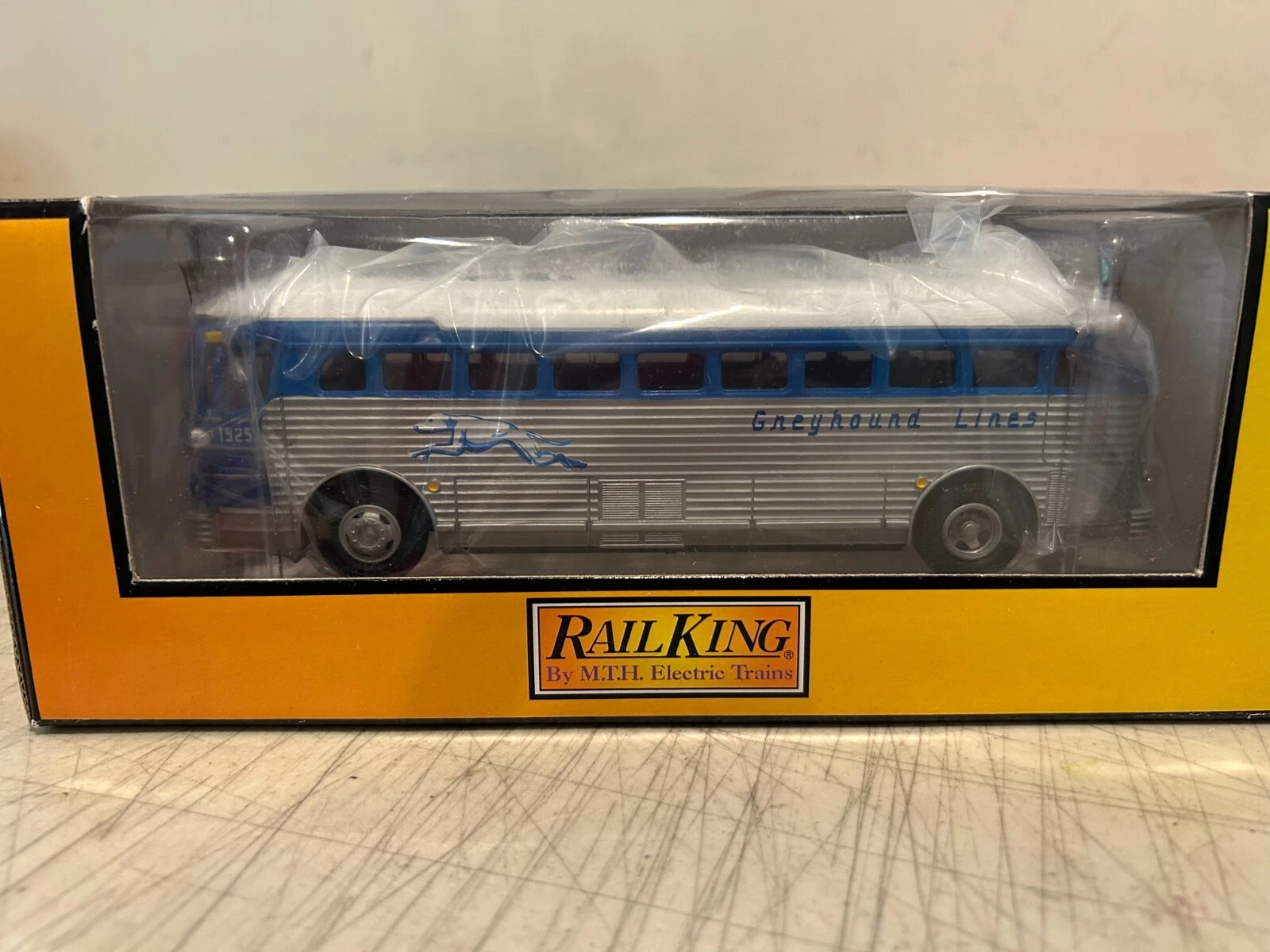 MTH Rail King 30-50019 Greyhound - Dallas Die-Cast Bus NIB
