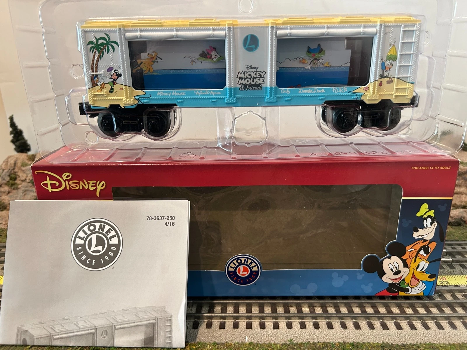 Lionel 6-82914 Disney Summer Aquarium Car NIB
