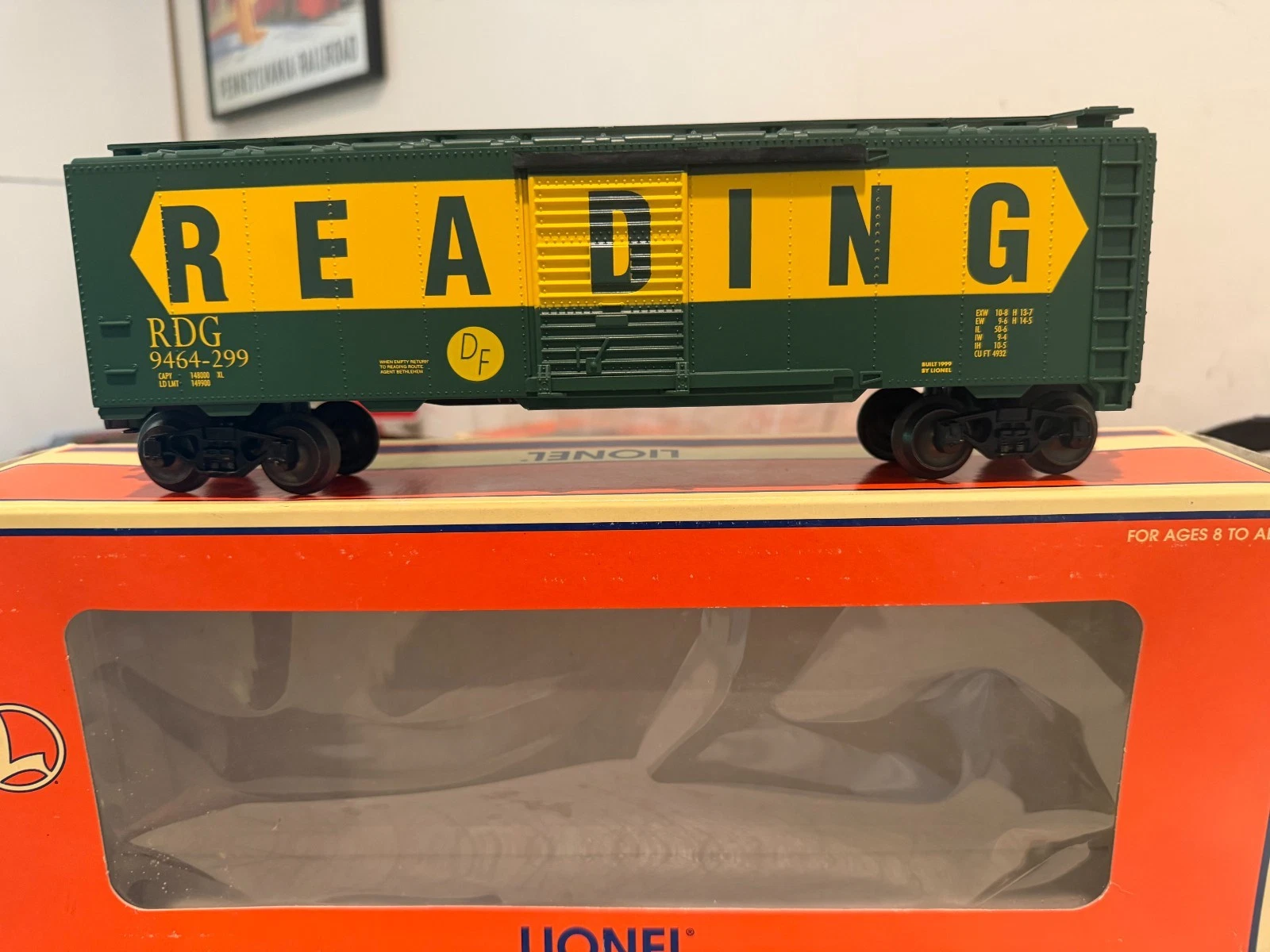 LIONEL 6-29258. READING BOX CAR #9464-299 NIB