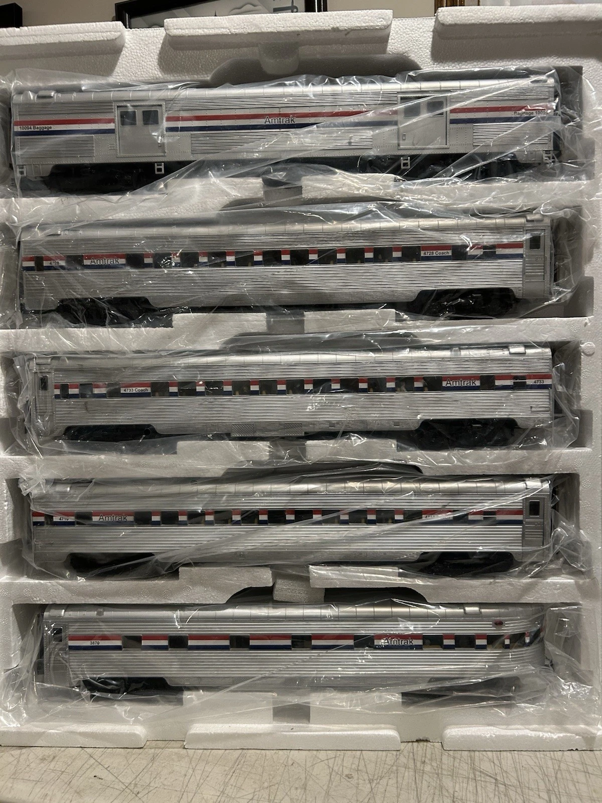 MTH 20-65198 Amtrak 5-Car 70' Streamlined Passenger Set (Ribbed Sided) NIB — photo 6