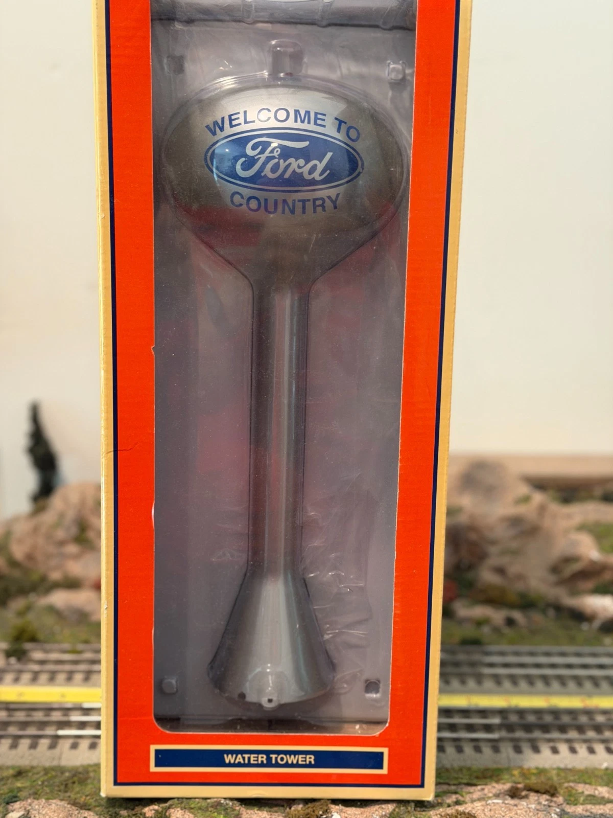 Lionel 2129260 O Scale Ford Water Tower NIB