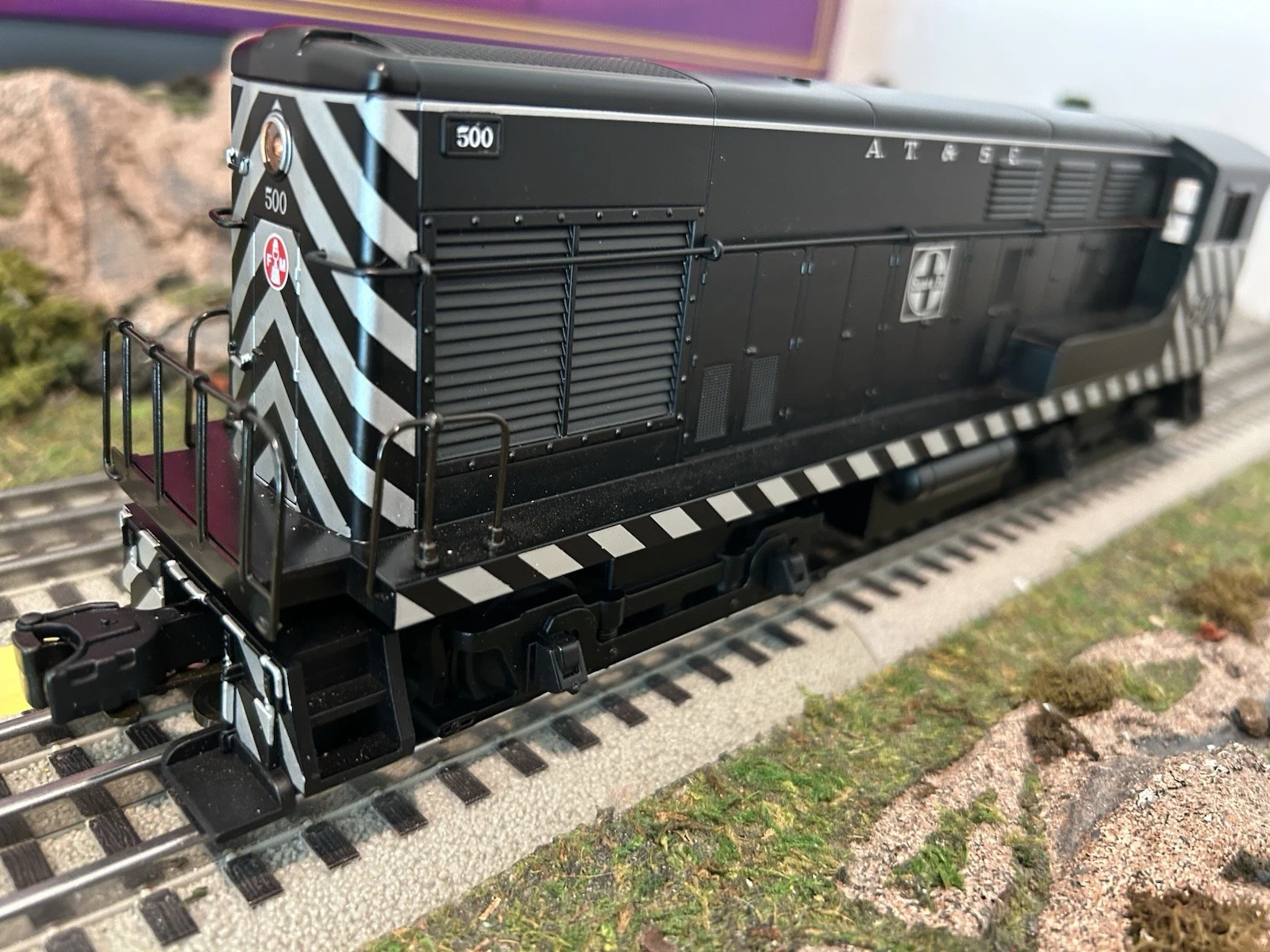 MTH MT-2077L Santa Fe H10-44 Diesel w/ Horn NIB
