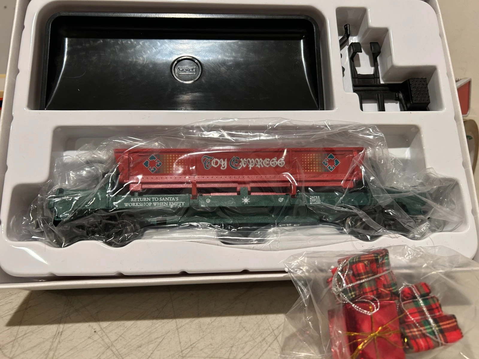 Lionel 6-26753 Christmas Presents Dump Car LN/Box