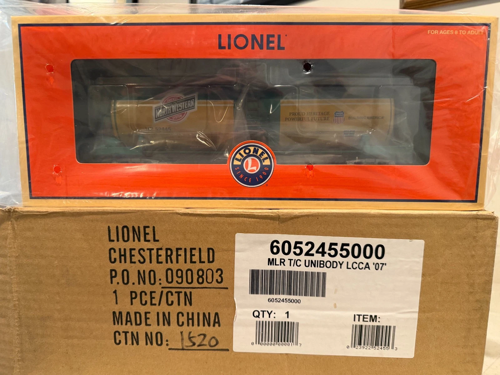 Lionel 6-52455 CNW Heritage Unibody Tanker NIB