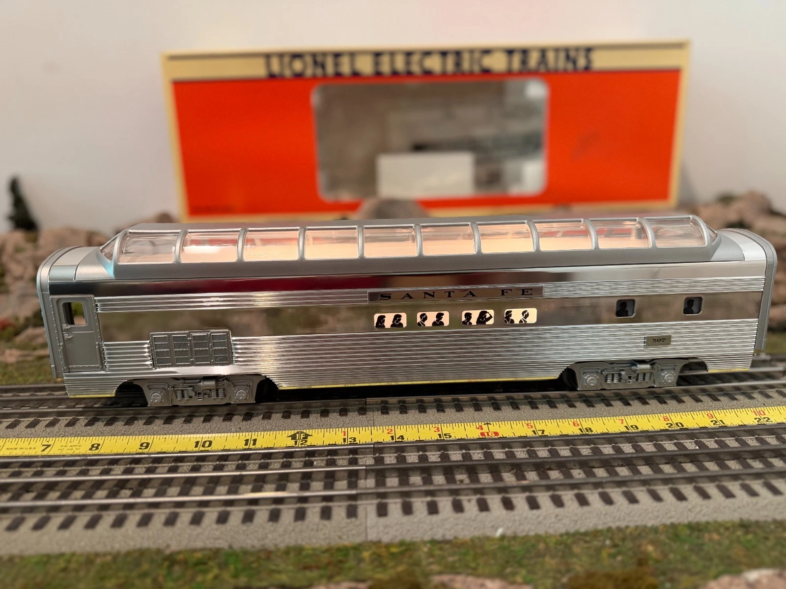Lionel 6-19128 Santa Fe Aluminum Full-Dome 15" Passenger Car NIB