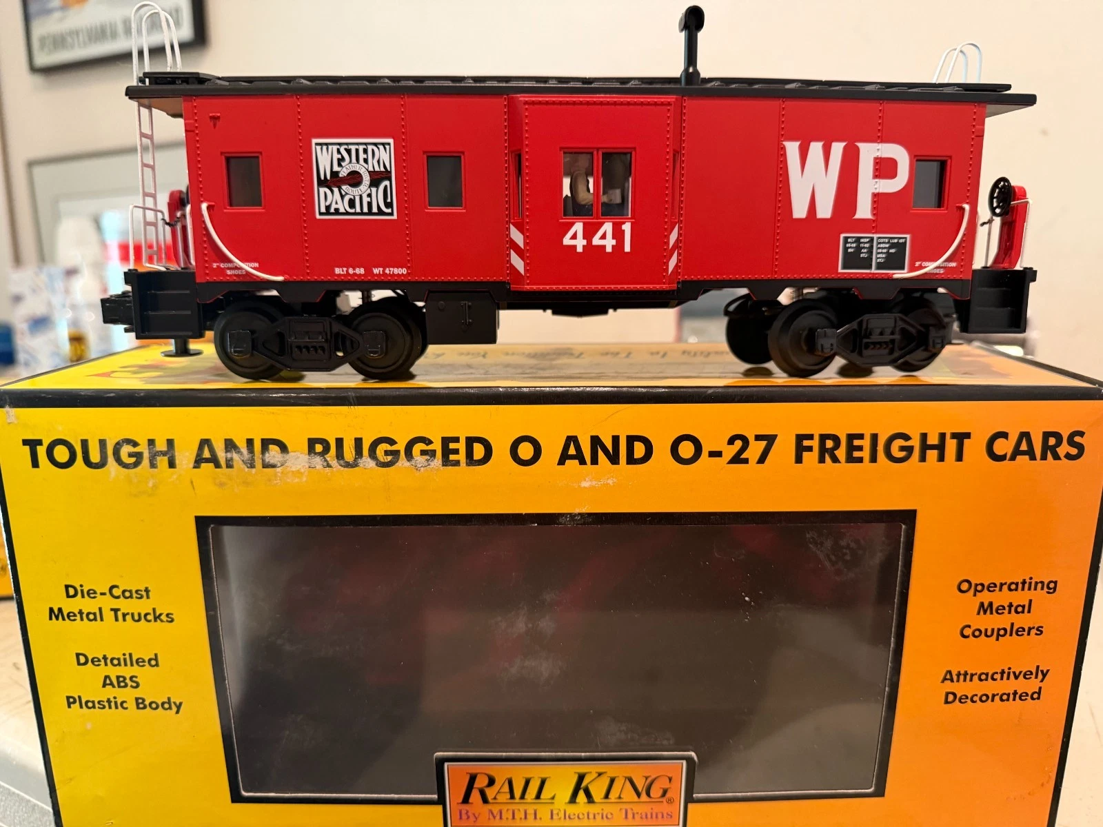 MTH 30-7742 Western Pacific Bay Window Caboose NIB